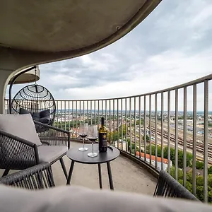 Tower I 26th Floor I Boxspring I Nespresso Apartment